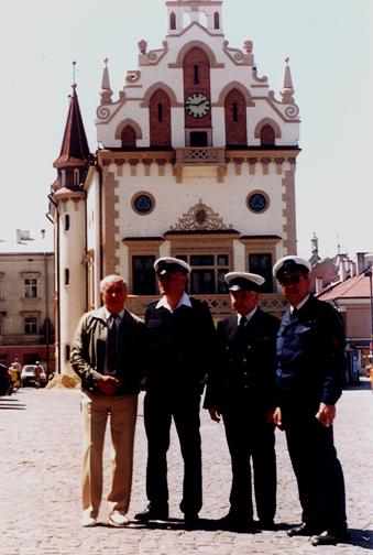 Dh hm. Witold Bublewski przed rzeszowskim Ratuszem